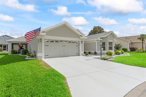 House in The Villages, Florida 3 bedrooms, 189.89 sq.m. № 1789401 - photo 2