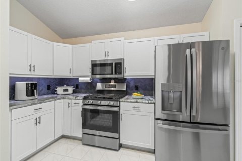 House in The Villages, Florida 3 bedrooms, 189.89 sq.m. № 1789401 - photo 16