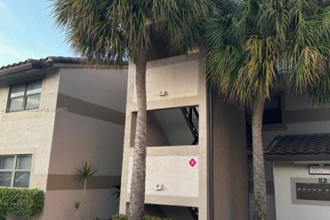 Кондоминиум с 2 спальнями в Санрайз, Флорида № 2015281