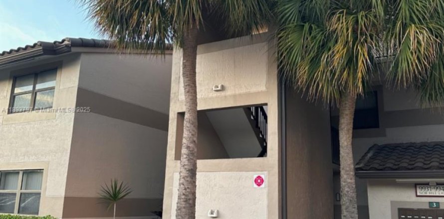 Кондоминиум с 2 спальнями в Санрайз, Флорида № 2015281