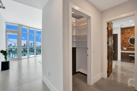 Copropriété à vendre à North Miami Beach, Floride: 4 chambres, 375.88 m2 № 2158506 - photo 20