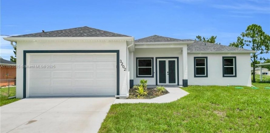 House in Lehigh Acres, Florida 3 bedrooms № 1945541