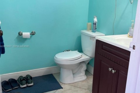 Condo in Palm Springs, Florida, 1 bedroom  № 2033093 - photo 20