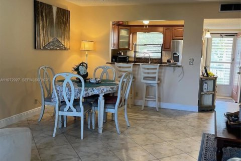 Condo à Palm Springs, Floride, 1 chambre  № 2033093