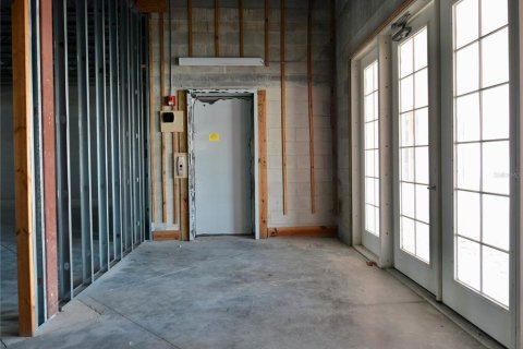 Propiedad comercial en alquiler en Port Charlotte, Florida № 1027533 - foto 2