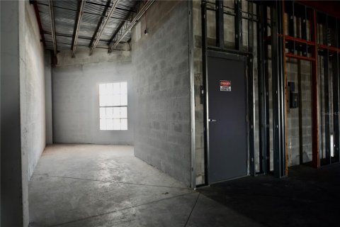 Propiedad comercial en alquiler en Port Charlotte, Florida № 1027533 - foto 5