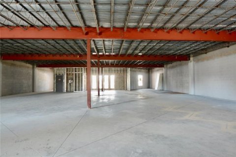 Propiedad comercial en alquiler en Port Charlotte, Florida № 1027533 - foto 9