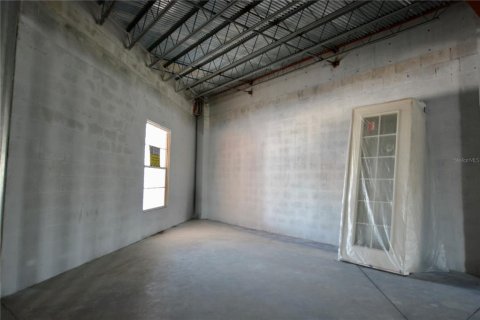 Propiedad comercial en alquiler en Port Charlotte, Florida № 1027533 - foto 4