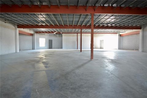 Propiedad comercial en alquiler en Port Charlotte, Florida № 1027533 - foto 3