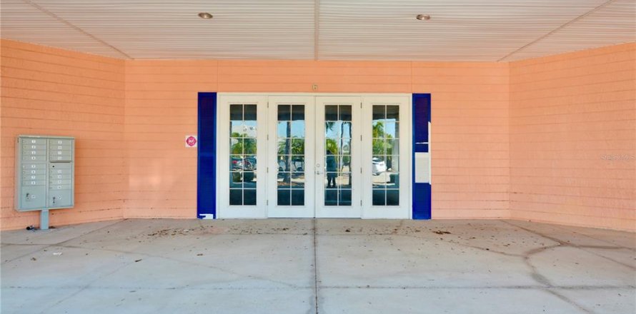 Immobilier commercial à Port Charlotte, Floride № 1027533