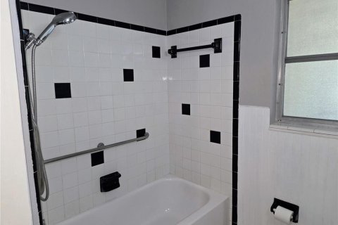 Casa en alquiler en Saint Petersburg, Florida, 2 dormitorios, 70.23 m2 № 2099939 - foto 22