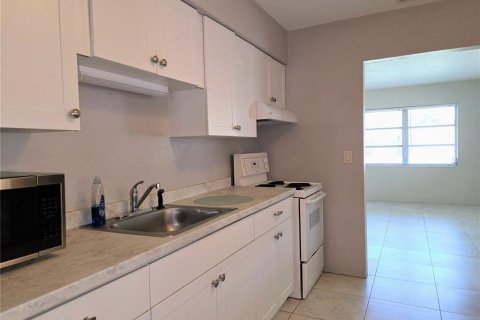 Casa en alquiler en Saint Petersburg, Florida, 2 dormitorios, 70.23 m2 № 2099939 - foto 9