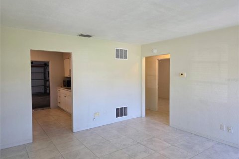 Casa en alquiler en Saint Petersburg, Florida, 2 dormitorios, 70.23 m2 № 2099939 - foto 3