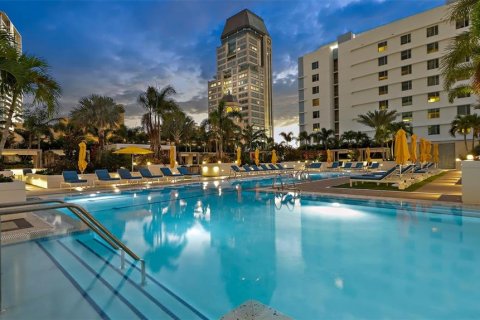 Condominio en alquiler en Saint Petersburg, Florida, 2 dormitorios, 175.96 m2 № 1911749 - foto 8