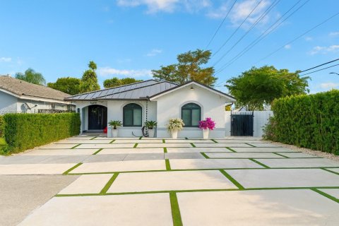 Купить виллу или дом в Майами, Флорида 3 спальни, 154.59м2, № 1989826 - фото 1