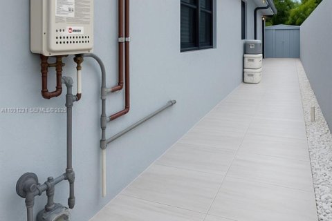 Купить виллу или дом в Майами, Флорида 3 спальни, 154.59м2, № 1989826 - фото 12