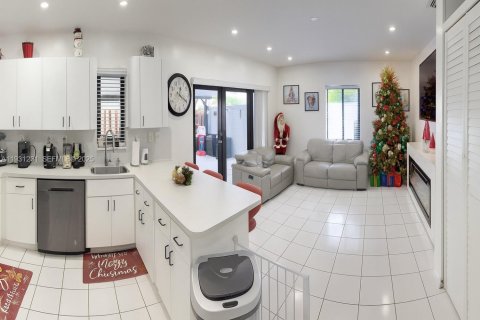 Купить виллу или дом в Майами, Флорида 3 спальни, 154.59м2, № 1989826 - фото 4