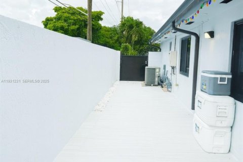 Купить виллу или дом в Майами, Флорида 3 спальни, 154.59м2, № 1989826 - фото 13