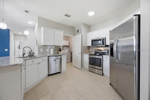 Condo in Davenport, Florida, 3 bedrooms  № 2217652 - photo 5