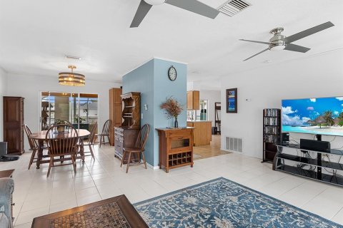 House in Port Charlotte, Florida 2 bedrooms, 152.82 sq.m. № 1681848 - photo 10