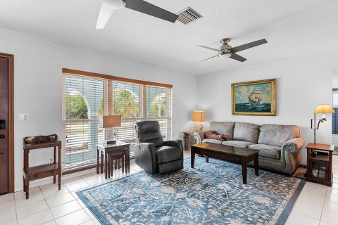 House in Port Charlotte, Florida 2 bedrooms, 152.82 sq.m. № 1681848 - photo 4