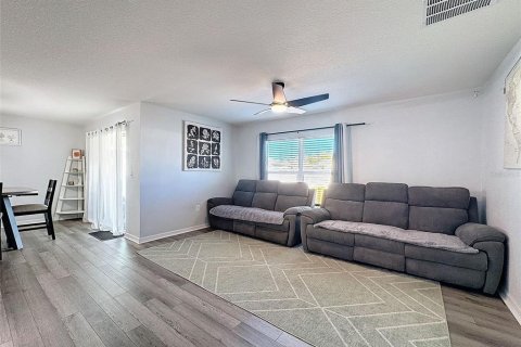 House in Spring Hill, Florida 4 bedrooms, 168.34 sq.m. № 1517155 - photo 25