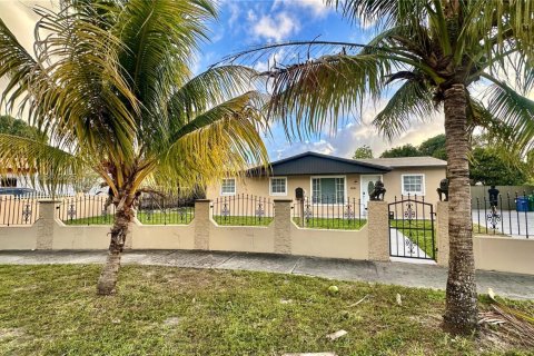 House in Miami Gardens, Florida 4 bedrooms, 94.02 sq.m. № 1865021 - photo 6