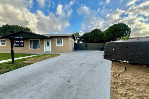 House in Miami Gardens, Florida 4 bedrooms, 94.02 sq.m. № 1865021 - photo 5