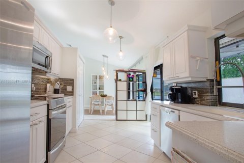 Touwnhouse à louer à Weston, Floride: 3 chambres, 154.68 m2 № 2062551 - photo 3