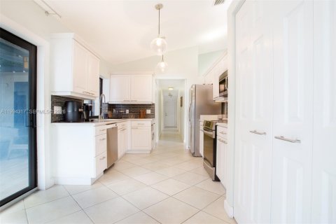 Touwnhouse à louer à Weston, Floride: 3 chambres, 154.68 m2 № 2062551 - photo 30