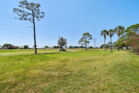 Condominio en venta en Pinellas Park, Florida, 2 dormitorios, 153.2 m2 № 1638317 - foto 29