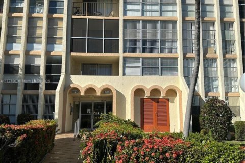 Copropriété à vendre à Hallandale Beach, Floride: 2 chambres, 85.84 m2 № 1977249 - photo 2