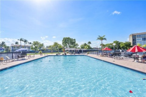 Copropriété à vendre à Hallandale Beach, Floride: 2 chambres, 85.84 m2 № 1977249 - photo 5