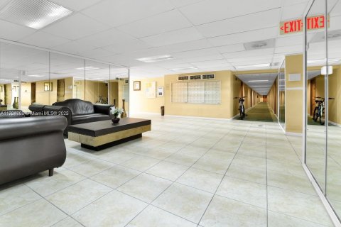 Copropriété à vendre à Hallandale Beach, Floride: 2 chambres, 85.84 m2 № 1977249 - photo 9