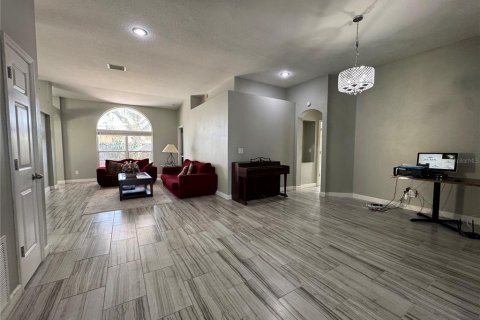 Villa ou maison à louer à Brandon, Floride: 4 chambres, 215.72 m2 № 1569112 - photo 10