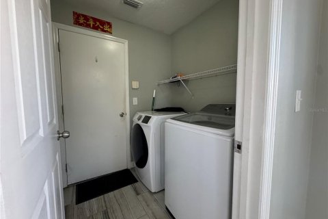 Villa ou maison à louer à Brandon, Floride: 4 chambres, 215.72 m2 № 1569112 - photo 27