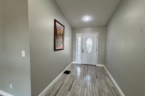 Villa ou maison à louer à Brandon, Floride: 4 chambres, 215.72 m2 № 1569112 - photo 8