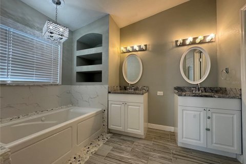 Villa ou maison à louer à Brandon, Floride: 4 chambres, 215.72 m2 № 1569112 - photo 20