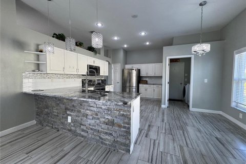 Villa ou maison à louer à Brandon, Floride: 4 chambres, 215.72 m2 № 1569112 - photo 14