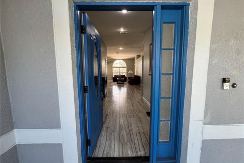 Villa ou maison à louer à Brandon, Floride: 4 chambres, 215.72 m2 № 1569112 - photo 4