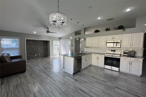 Villa ou maison à louer à Brandon, Floride: 4 chambres, 215.72 m2 № 1569112 - photo 17
