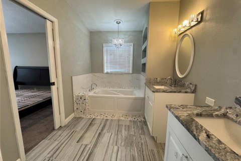 Villa ou maison à louer à Brandon, Floride: 4 chambres, 215.72 m2 № 1569112 - photo 24