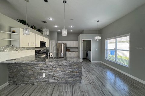 Villa ou maison à louer à Brandon, Floride: 4 chambres, 215.72 m2 № 1569112 - photo 15