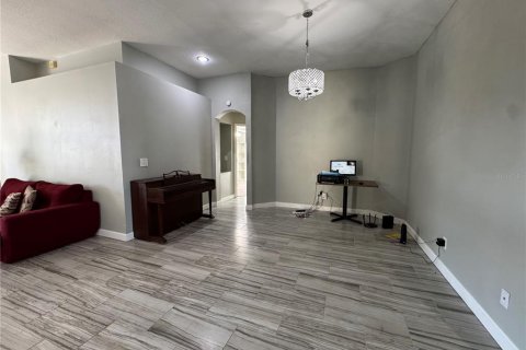 Villa ou maison à louer à Brandon, Floride: 4 chambres, 215.72 m2 № 1569112 - photo 9