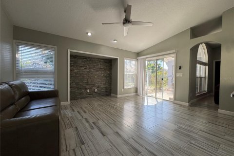 Villa ou maison à louer à Brandon, Floride: 4 chambres, 215.72 m2 № 1569112 - photo 18
