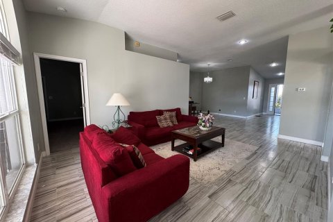 Villa ou maison à louer à Brandon, Floride: 4 chambres, 215.72 m2 № 1569112 - photo 12