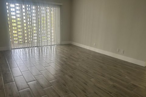 Condo in Lake Park, Florida, 2 bedrooms  № 2285760 - photo 5