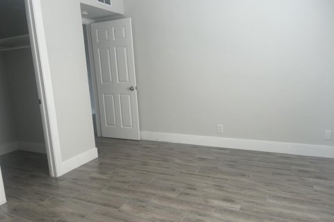 Condo in Lake Park, Florida, 2 bedrooms  № 2285760 - photo 9