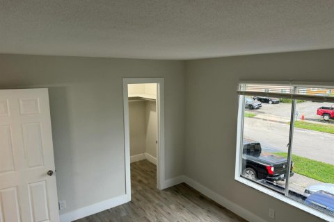 Condo in Lake Park, Florida, 2 bedrooms  № 2285760 - photo 10