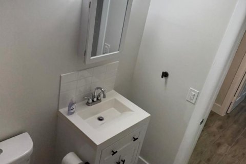 Condo in Lake Park, Florida, 2 bedrooms  № 2285760 - photo 8
